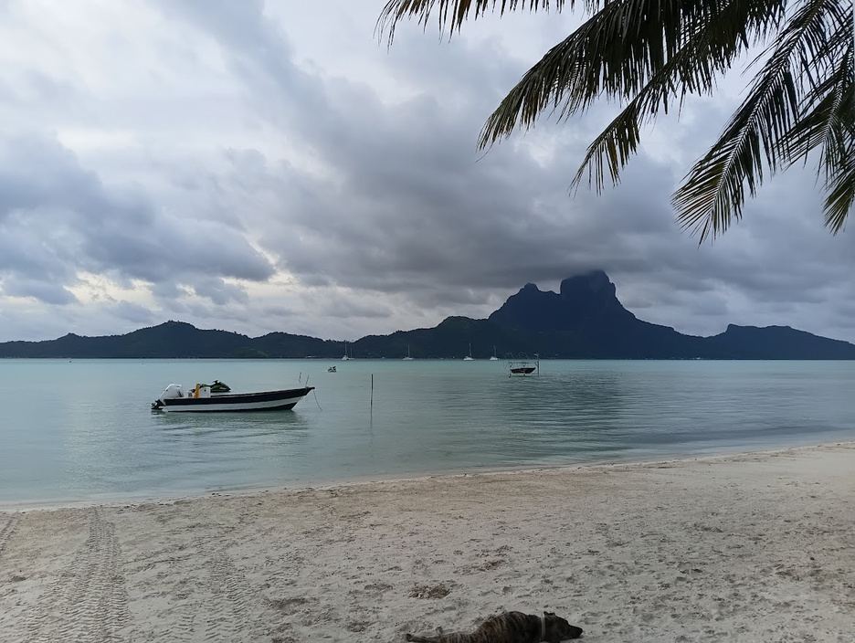 Plage et montagne de Bora Bora